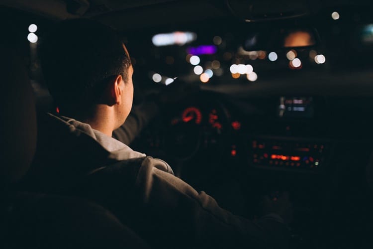 ขับรถกลางคืนให้ปลอดภัย – รวม 8 อุปกรณ์ Safety ที่ควรมีติดรถยนต์